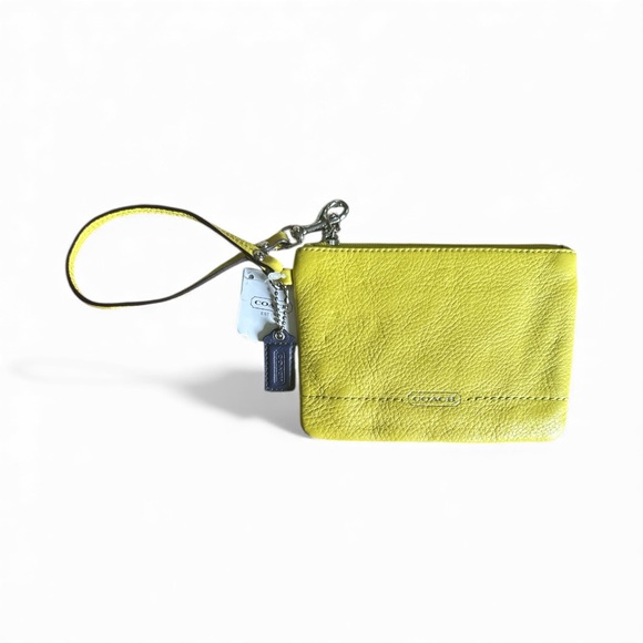 β¨ NWT Coach Chartreuse Pebbled Leather Wristlet w/ Purple Hangtag | MSRP $68 β¨ - Picture 4 of 5